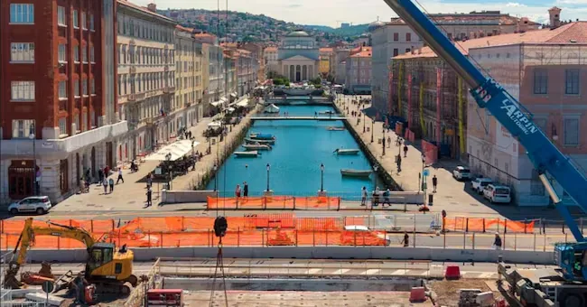 For the White and Green bridge in Trieste, a construction site that follows the rhythm of the tides