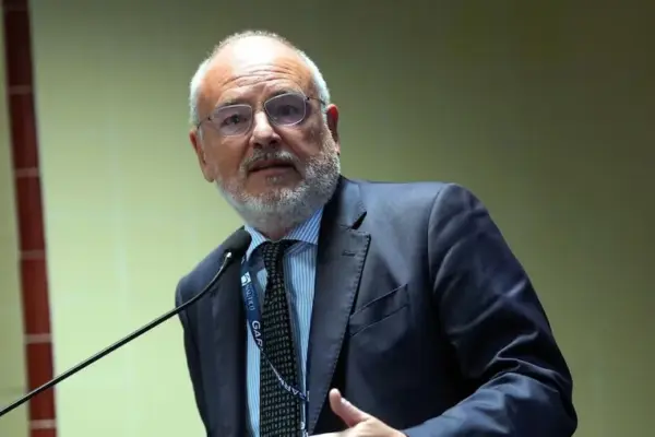 Musso leaves Genoa airport