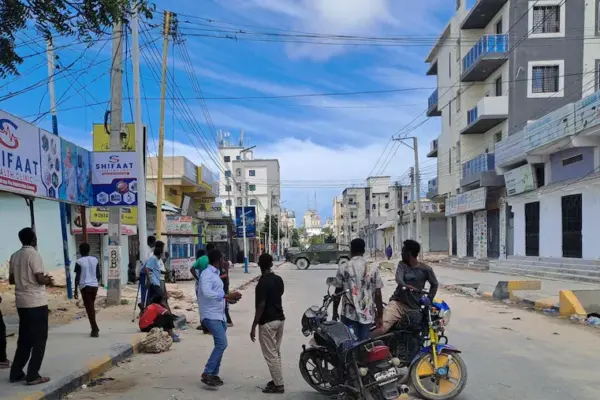 Somalia, government declares return of order. Tension remains high