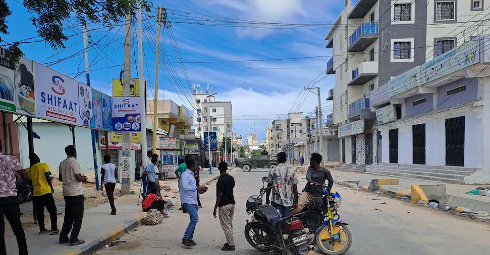 Somalia, government declares return of order. Tension remains high