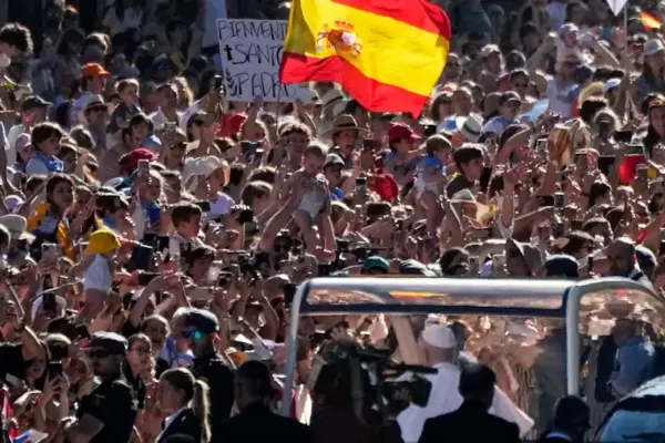 The Pope to a million faithful: «No to a convenient and private faith, enclosed in selfishness»
