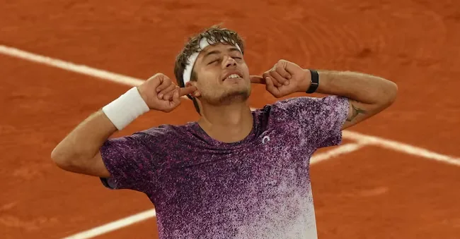 Flavio Cobolli after winning the quarter-final in Paris, at Roland Garros, against Canadian Felix Auger-Aliassime APS