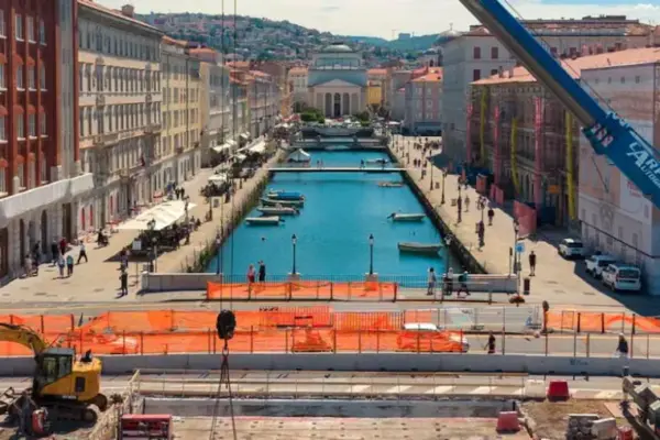 For the White and Green bridge in Trieste, a construction site that follows the rhythm of the tides
