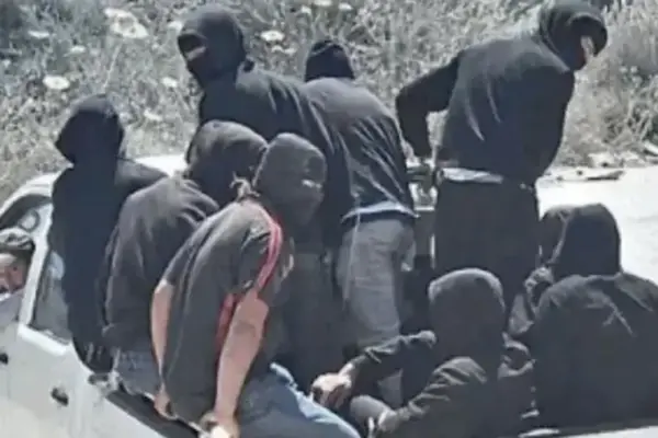 West Bank, hooded Israeli settlers attack Palestinians