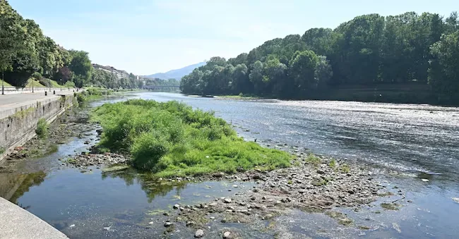 Po River dried up at the Murazzi and arid agricultural land after the scorching heat, July 2026.  (Ansa)