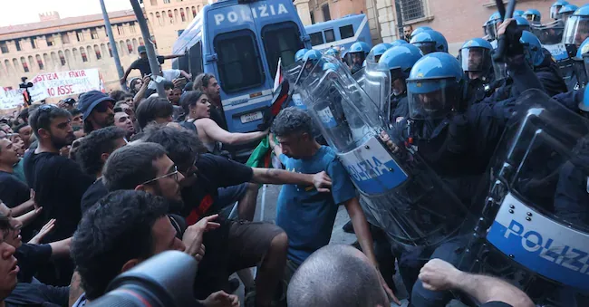 Piazza Maggiore and Piazza del Nettuno, rally in memory of Fakir, various collectives participate such as Mubasta, Plat, Cambiare Rotta, Rete Liberi di Lottare, Luna. institutions present in Piazza del Nettuno 
Bologna (Italy) July 20, 2026
(Photo Guido Calamosca/LaPresse)  A rally in memory of Fakir is taking place in Piazza Maggiore and Piazza del Nettuno, with the participation of various collectives such as Mubasta, Plat, Cambiare Rotta, Rete Liberi di Lottare, and Luna; representatives of the authorities are present in Piazza del Nettuno.
jul 20, 2026 - Bologna - Italy
(Guido Calamosca/LaPresse ) LAPRESSE