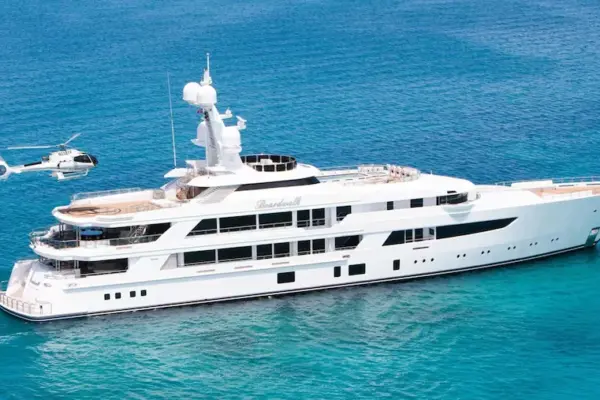 Controversy over the escort of the US ambassador's mega-yacht