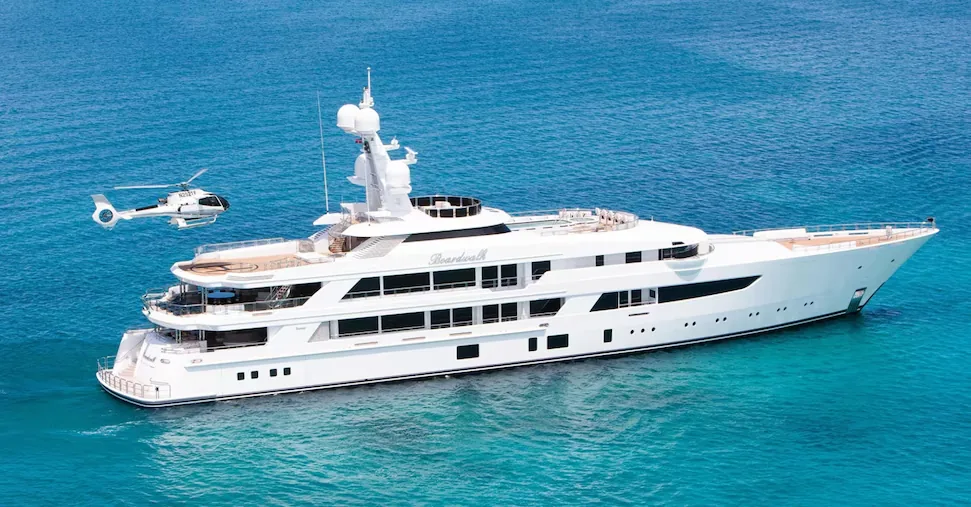 Controversy over the escort of the US ambassador's mega-yacht
