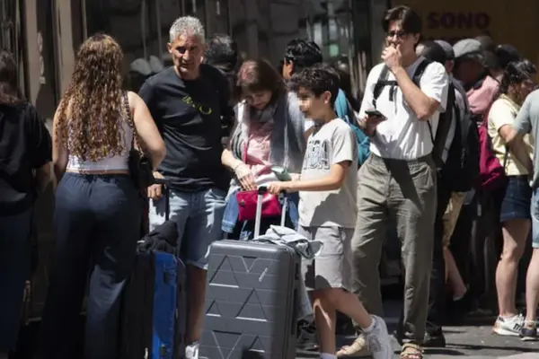 Summer holidays, a growing number of Italians giving up travel