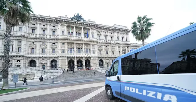 PALAZZO DI GIUSTIZIA PALAZZACCIO PIAZZA CAVOUR CORTE SUPREMA DI CASSAZIONE PALAZZACCIO POLIZIA IMAGOECONOMICA