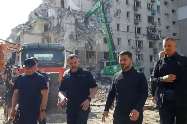War in Ukraine, latest news. Zelensky: «Important Russian logistics facilities and site hit ...