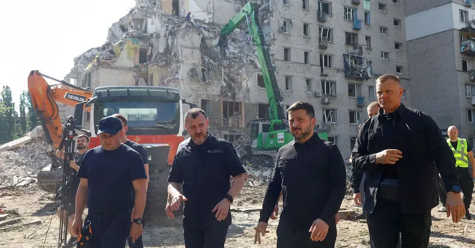 War in Ukraine, latest news. Zelensky: «Important Russian logistics facilities and site hit ...