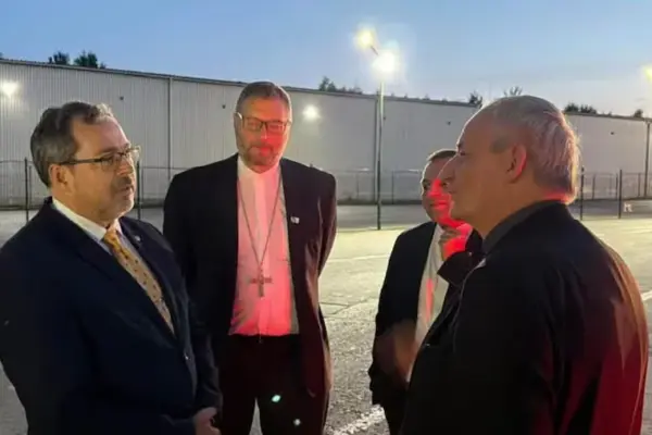 Ukraine, Cardinal Zuppi visits Russian prisoners: "The Pope is close to you"