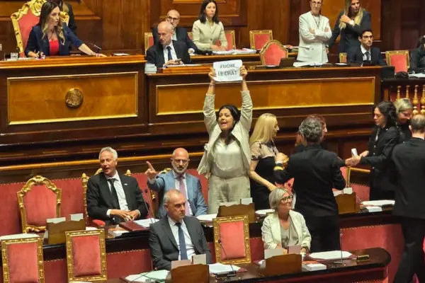 Delmastro, no from the Council to the request of the prosecutors to acquire the chats. M5s occupies the benches of the ...