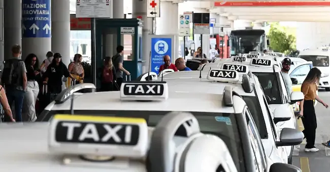 TAXI TRANSPORT QUEUE LINES TAXI STATION IMAGOECONOMICA