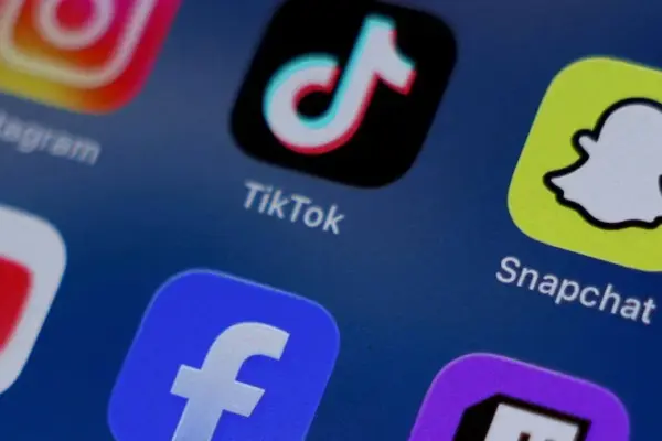 Facebook and Instagram down, reports also on WhatsApp: what is happening