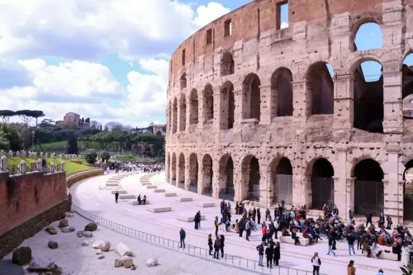 Affitti brevi, la stretta parte anche a Roma