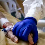 Fine vita, necessario il sostegno vitale per rendere legittimo l’aiuto al suicidio