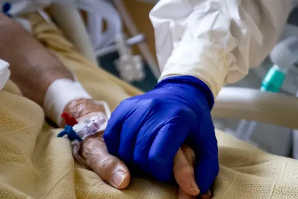 Fine vita, necessario il sostegno vitale per rendere legittimo l’aiuto al suicidio