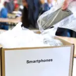 France first in Europe: social networks banned for under-15s and stop to mobile phones in the ...