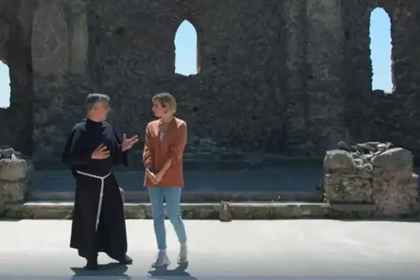 Returns "Walking between art and faith," the story of Italy between spirituality and traditions