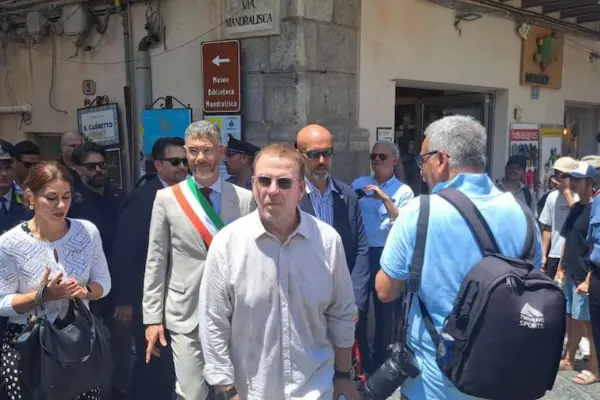 The US ambassador, the 450 million yacht, and the Italian escort: the Fertitta case