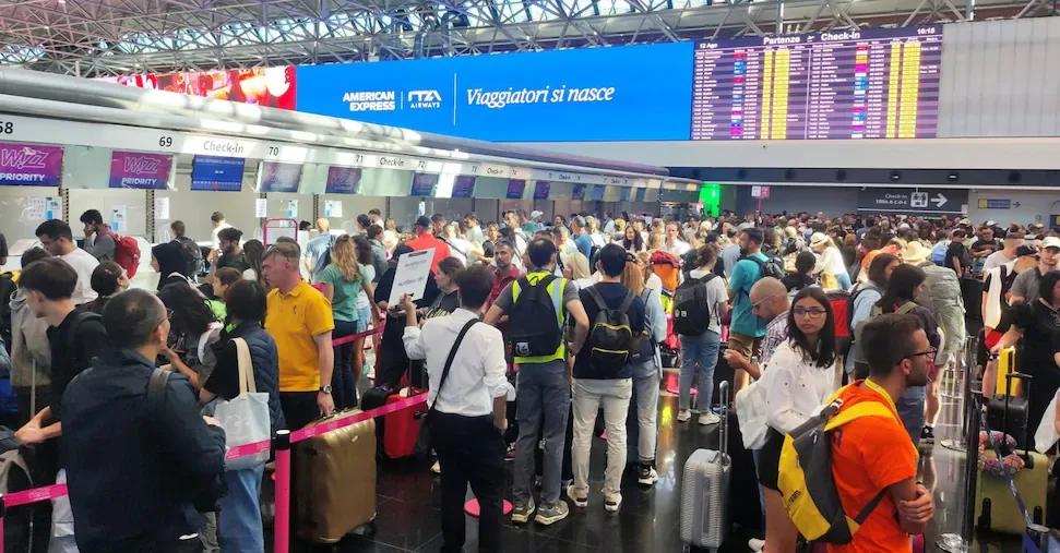 Air transport, Italian historical record: 8.446 flights in one day