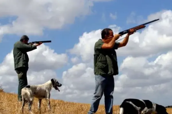 Hunting: standoff, critical opposition and supportive farmers