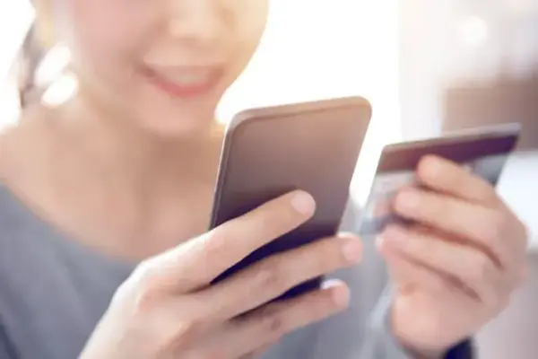 Pagamenti, basso il tasso di frodi ma aumentano le “truffe del telefono rotto”