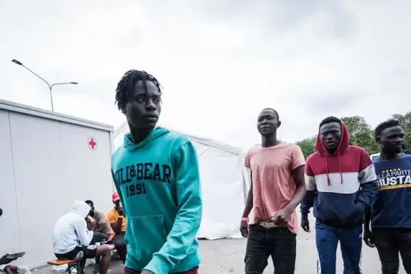 Immigration, immediate family reunification for skilled workers. Three more months for migrants to ...