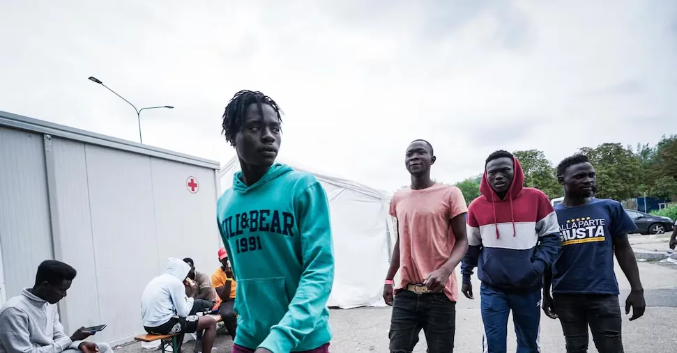 Immigration, immediate family reunification for skilled workers. Three more months for migrants to ...
