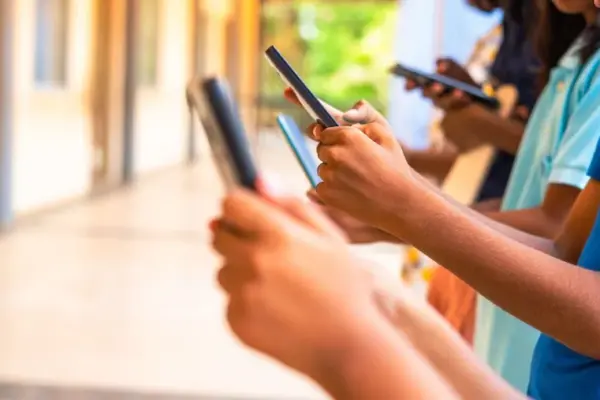 Von der Leyen: «Social networks are not a toy». Bill proposal for the younger generation in ...