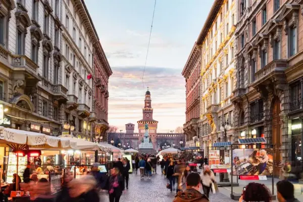 Extraordinary openings of major monuments, starting with Rome and Milan. Here are the places and times