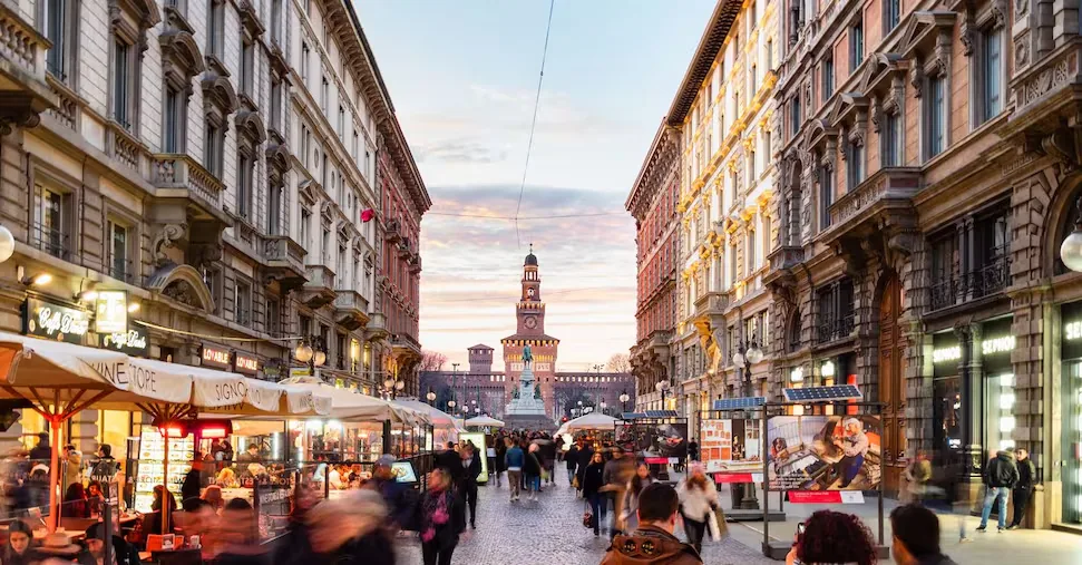 Extraordinary openings of major monuments, starting with Rome and Milan. Here are the places and times
