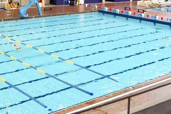 Eight intoxicated due to chlorine leak in Mentana pool, child in critical condition
