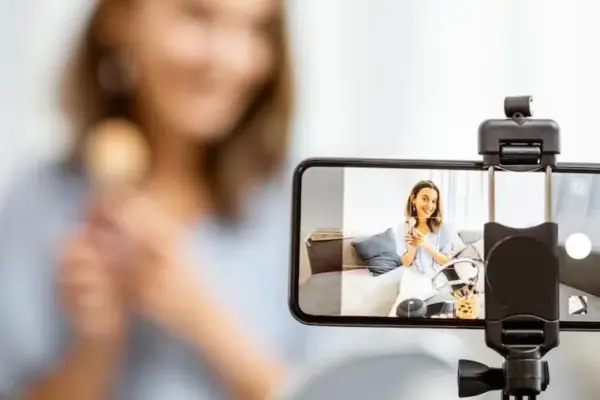 Influencer marketing, dal 27 settembre scattano le nuove regole Ue