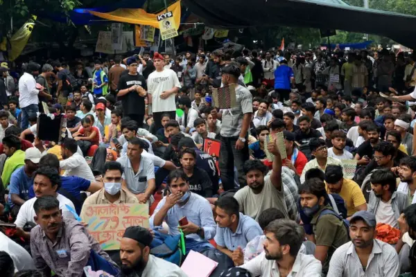 India, the cockroaches won: the Minister of Education resigned