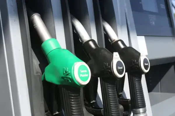 Diesel, record prices: exceeded the threshold of 2.2 euros per liter, here are the most expensive territories