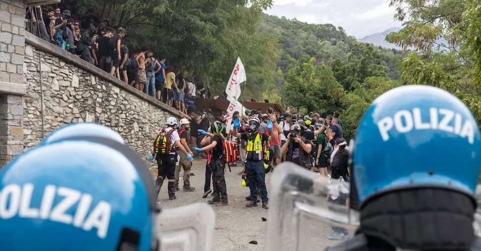 Clashes in Val di Susa, four alleged Black Bloc members stopped. Meloni's inspection...