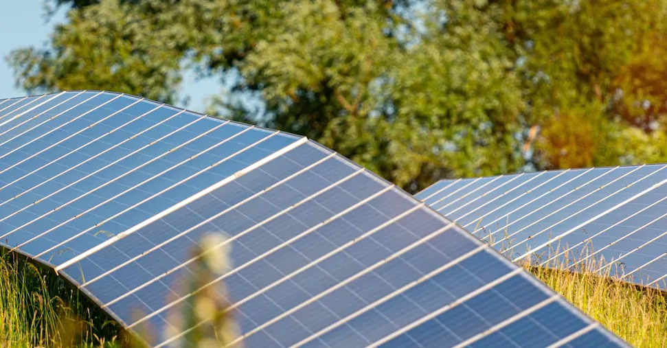 Bifacial photovoltaics: increasing in factories, decreasing in homes