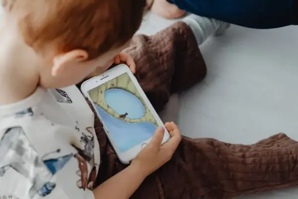 Bambini e uso del digitale: proposta di legge per proteggere la fascia 0-3 anni