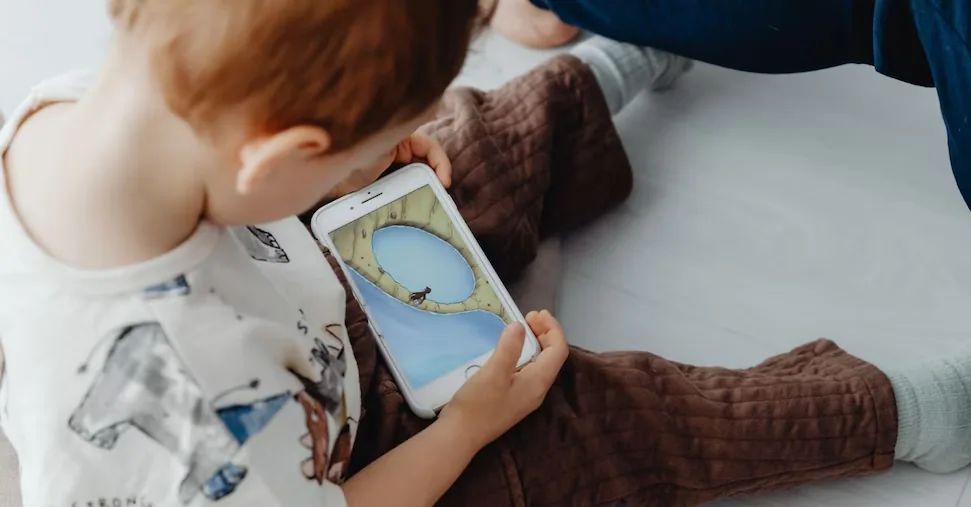 Bambini e uso del digitale: proposta di legge per proteggere la fascia 0-3 anni