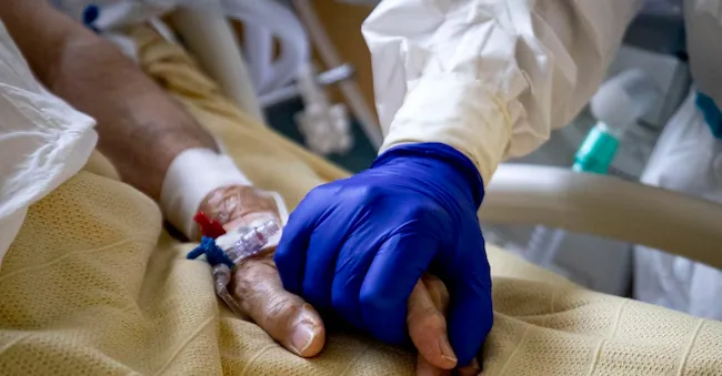 A member of medical staff wearing a personal protective equipment (PPE) walks in the Intensive Care Unit (ICU) for the novel coronavirus, COVID-19 cases, in the San Filippo Neri hospital in Rome, on October 30, 2020. - Italy's Prime Minister Giuseppe Conte tightened nationwide coronavirus restrictions after the country registered a record number of new cases, despite opposition from regional heads and street protests over curfews. ANSA/MASSIMO PERCOSSI ANSA