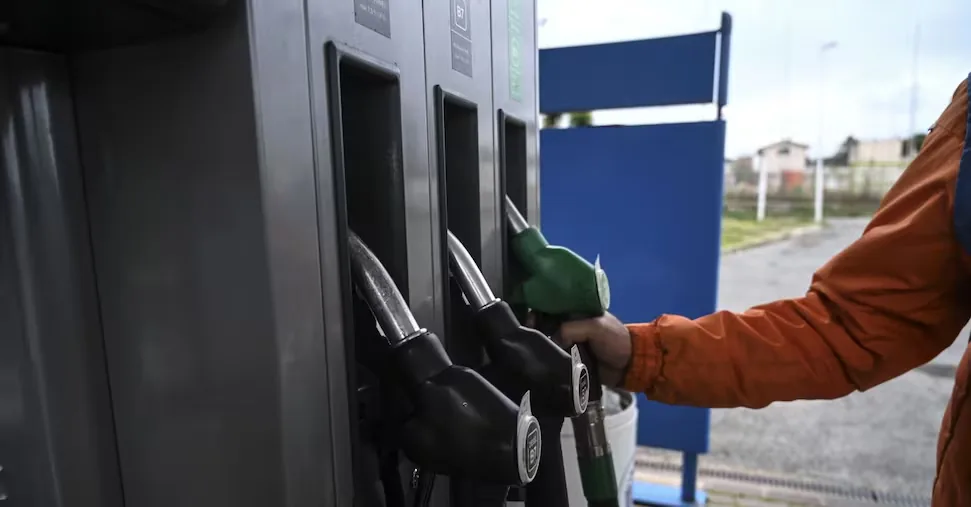 Fuels, weekend of price increases: gasoline at 2 euros per liter and diesel towards 2.1 euros
