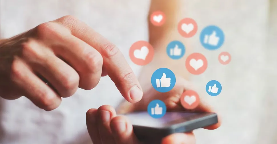 Minori online, togliere valore sociale alle piattaforme con divieti e formazione