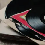 Music, in six months 52 billion streams (+7%) and vinyl is running at full speed