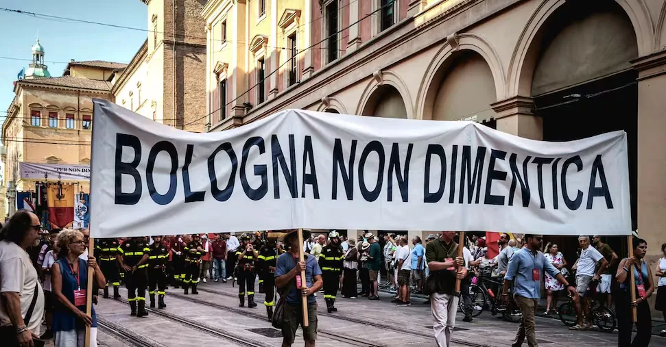 Strage di Bologna, Mattarella: «Neofascist strategy against democracy». Meloni: «Among the pages ...