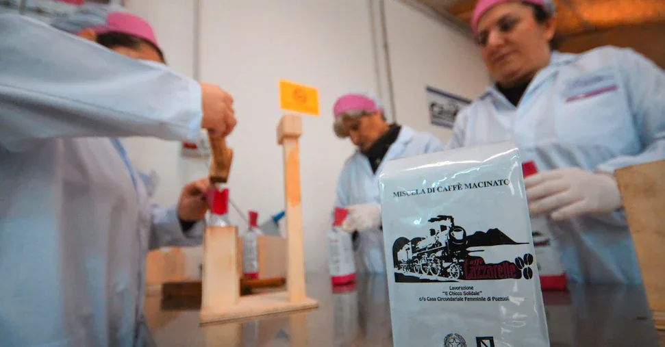 Lazzarelle, the coop that gives work to female inmates, resists and multiplies