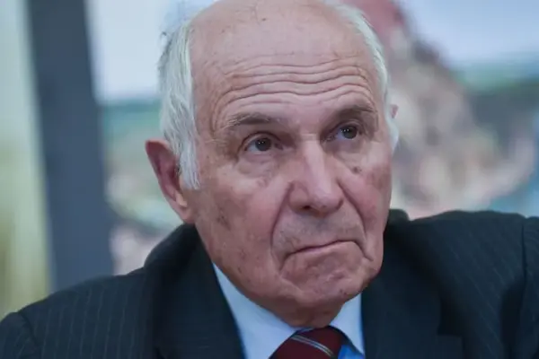 Italian fighter jet hit, General Camporini: "The risk is always there, even on a base"