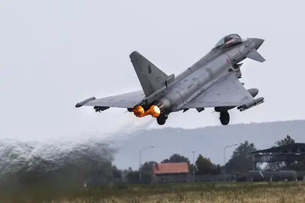 Defense, drone in Lithuania shot down by two Italian Eurofighter F-2000s. The rules of engagement of ...